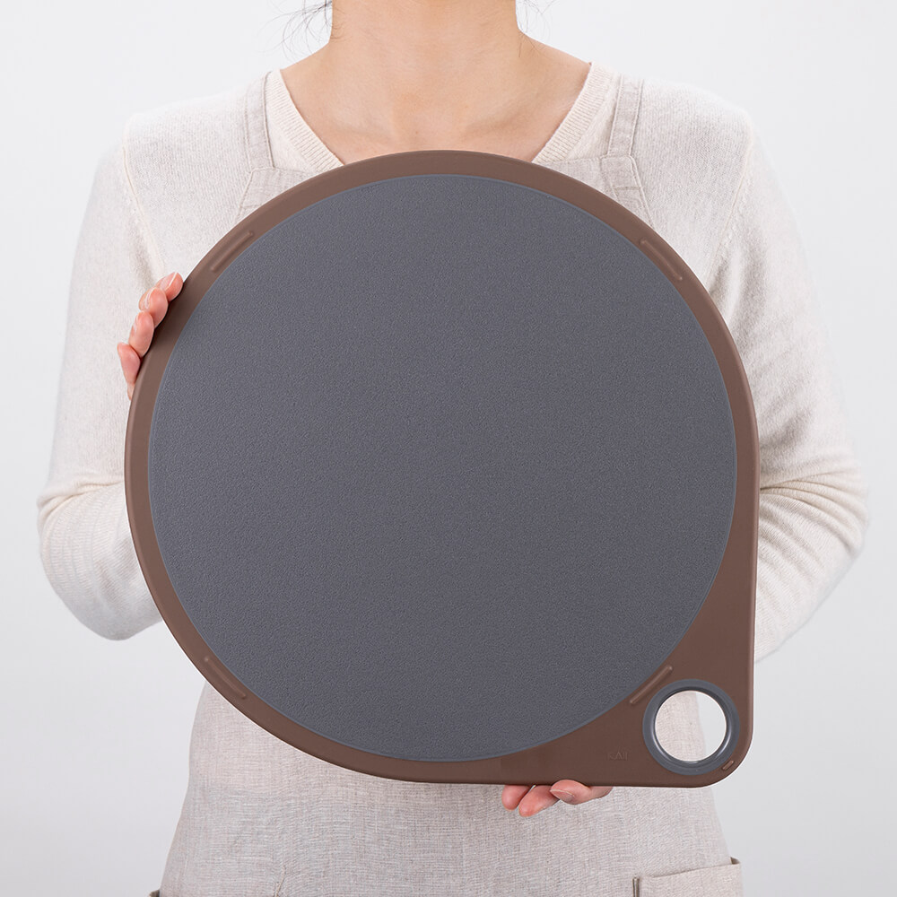 【生活応援キャンペーン対象商品】まるいまな板３５ｃｍ　チャコールグレー